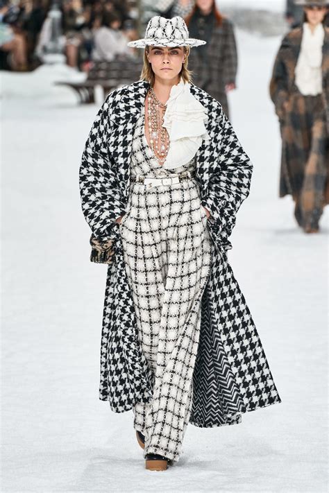 foulard chanel 2019|Chanel runway fashion.